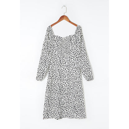 Effortlessly Elegant Dress with a Timeless Design