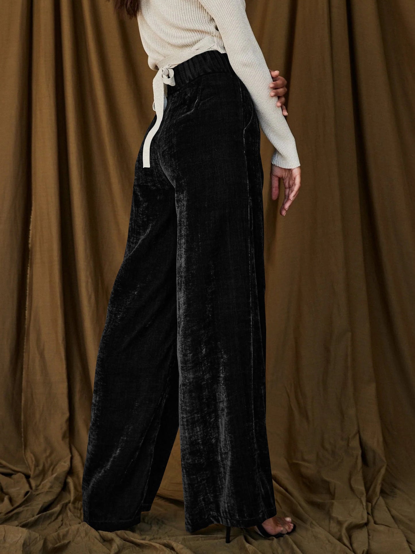 Well Tailored Pants with a Graceful Silhouette