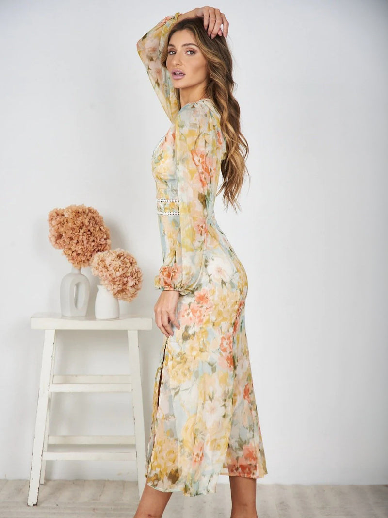 Gracefully Styled Dress for Any Occasion