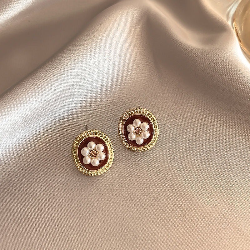 Romantic Pearl Earring for Special Moments