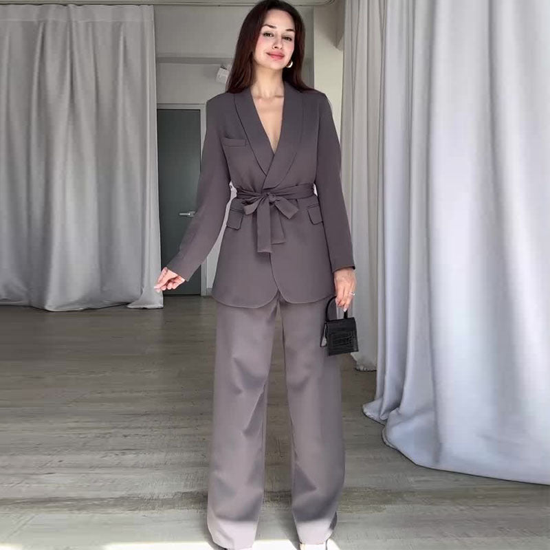 Effortlessly Elegant Pants with a Timeless Design