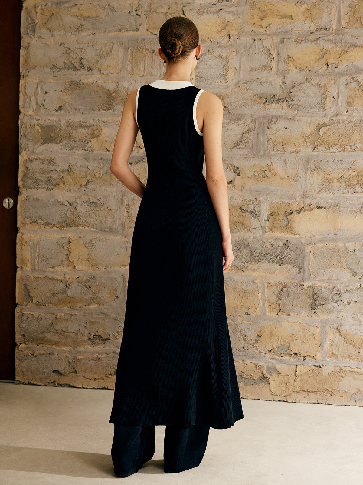 Well Tailored Sweater with a Graceful Silhouette