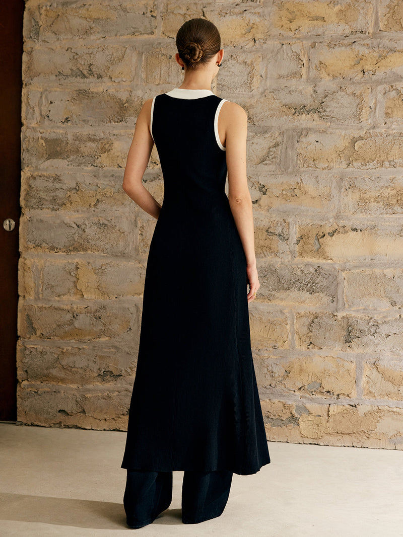 Well Tailored Sweater with a Graceful Silhouette