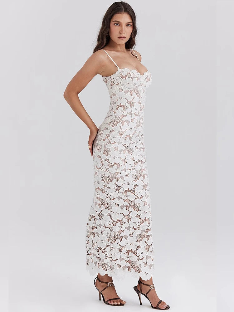 Beautifully Finished Dress in a Timeless Design