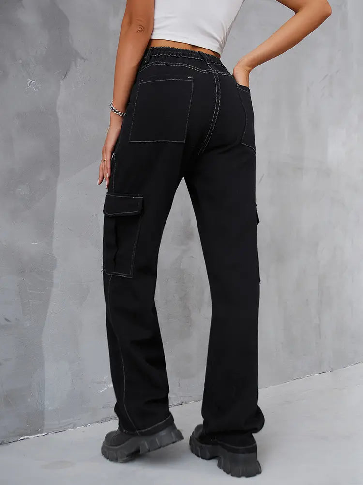 Effortlessly Elegant Pants with a Timeless Design