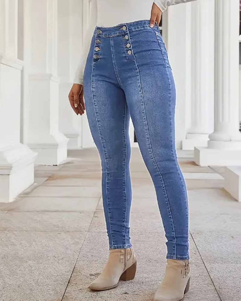 Sophisticated Garment with a Clean Classic Look