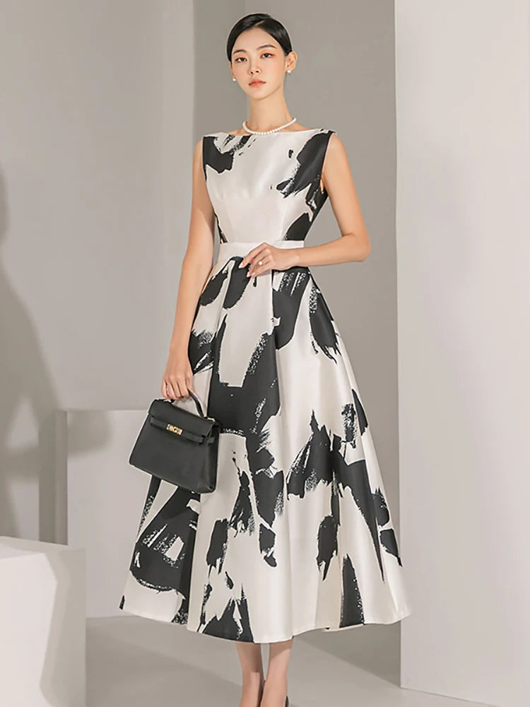 Gracefully Styled Dress for Any Occasion