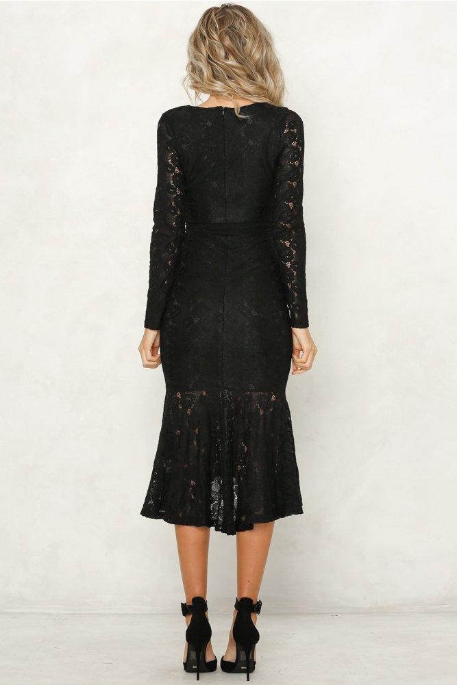 Well Tailored Dress with a Graceful Silhouette