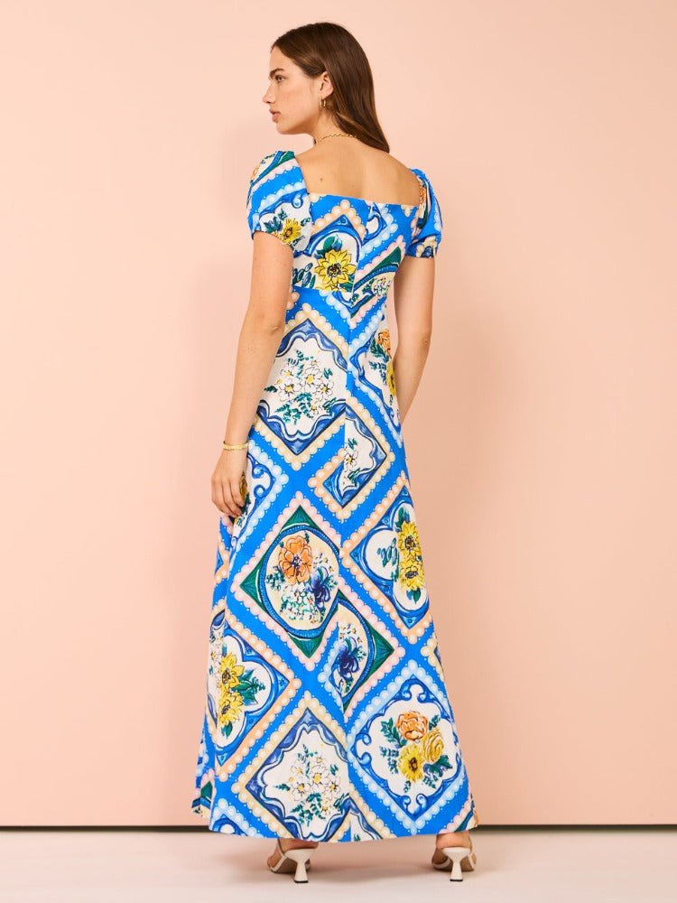 Classic Vintage Dress with a Flattering Fit