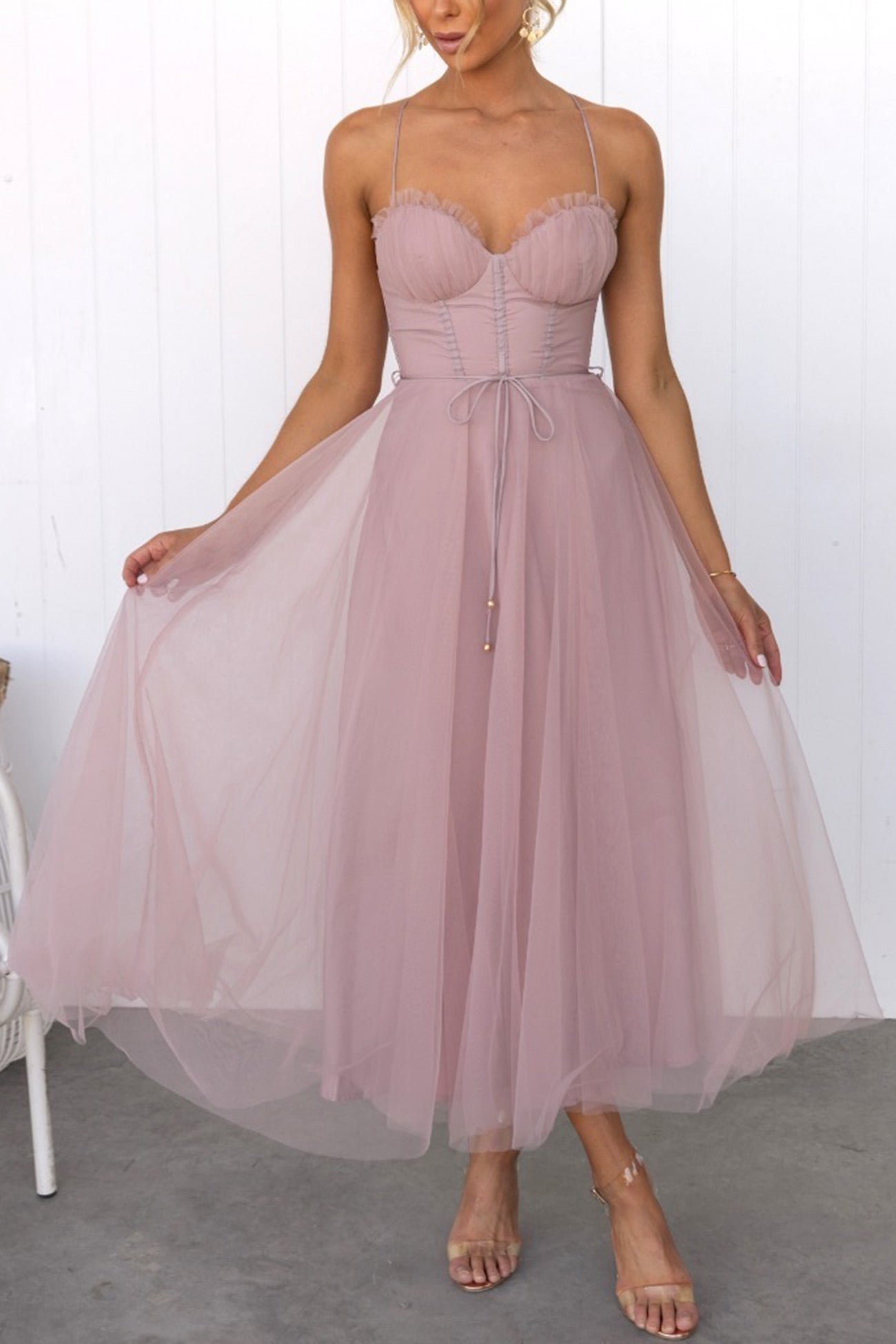Effortlessly Elegant Dress with a Timeless Design