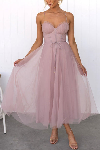 Effortlessly Elegant Dress with a Timeless Design