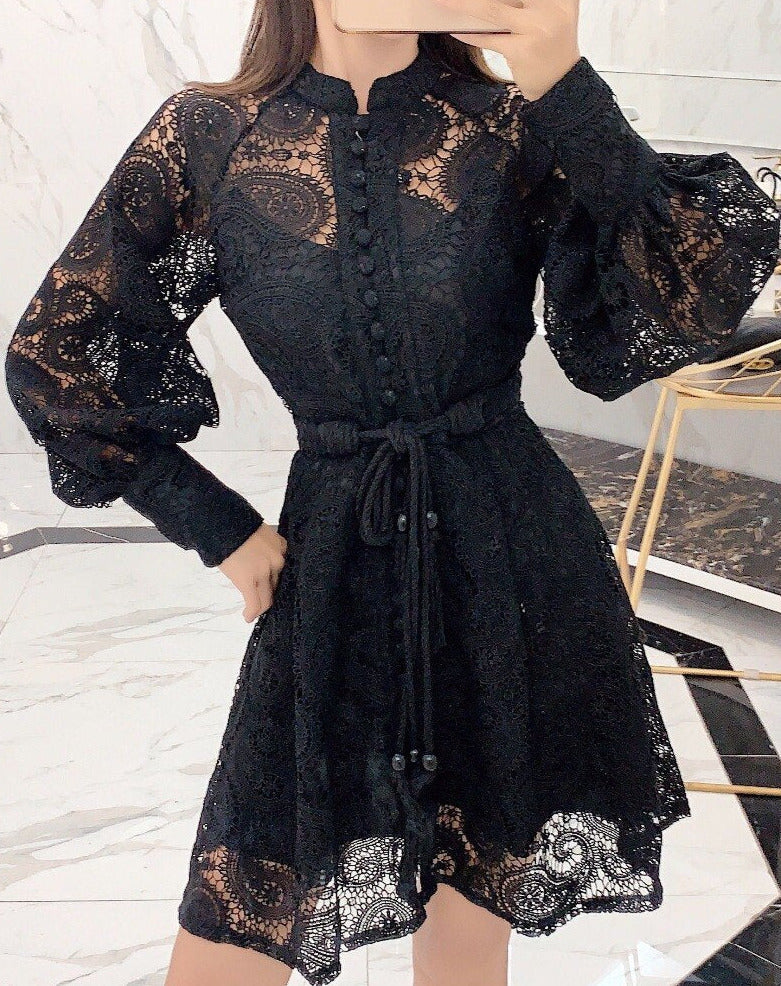 Effortlessly Elegant Dress with a Timeless Design