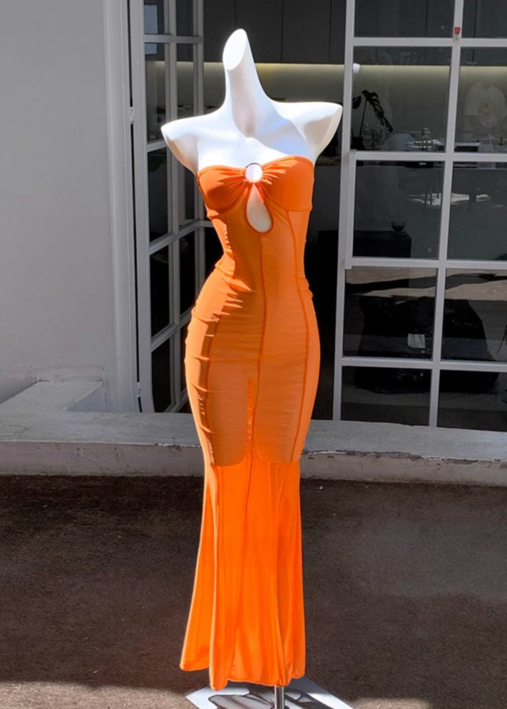 Beautifully Finished Dress in a Timeless Design