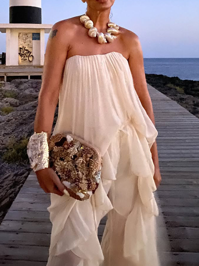 Effortlessly Elegant Garment with a Timeless Design