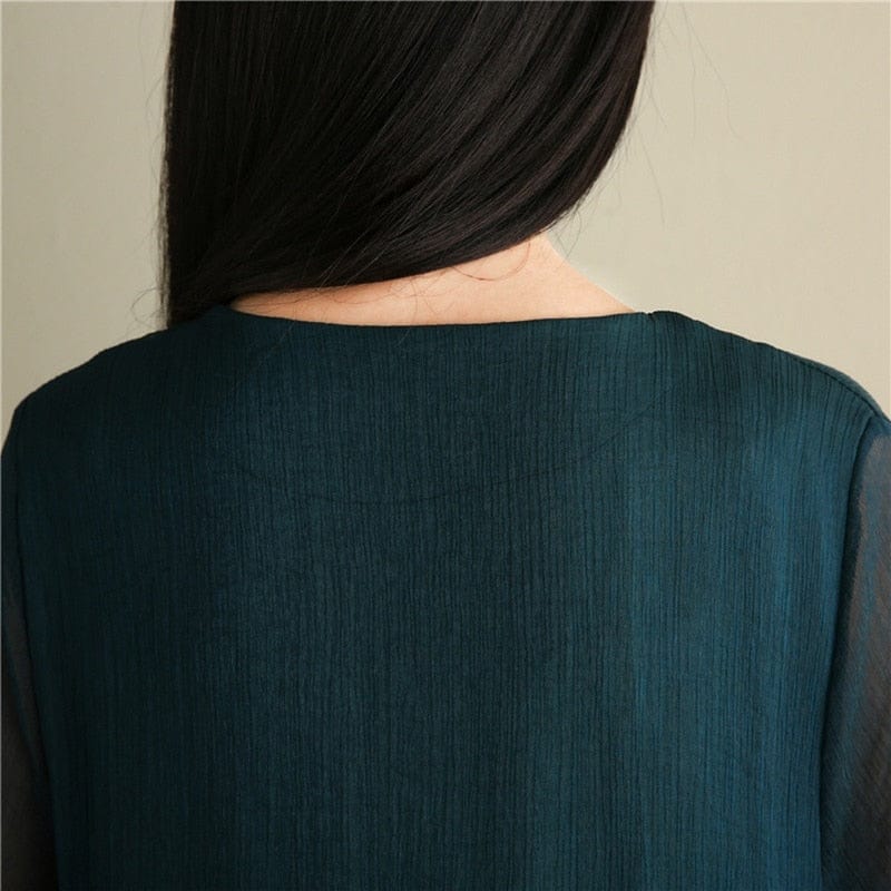 Beautifully Finished Dress in a Timeless Design