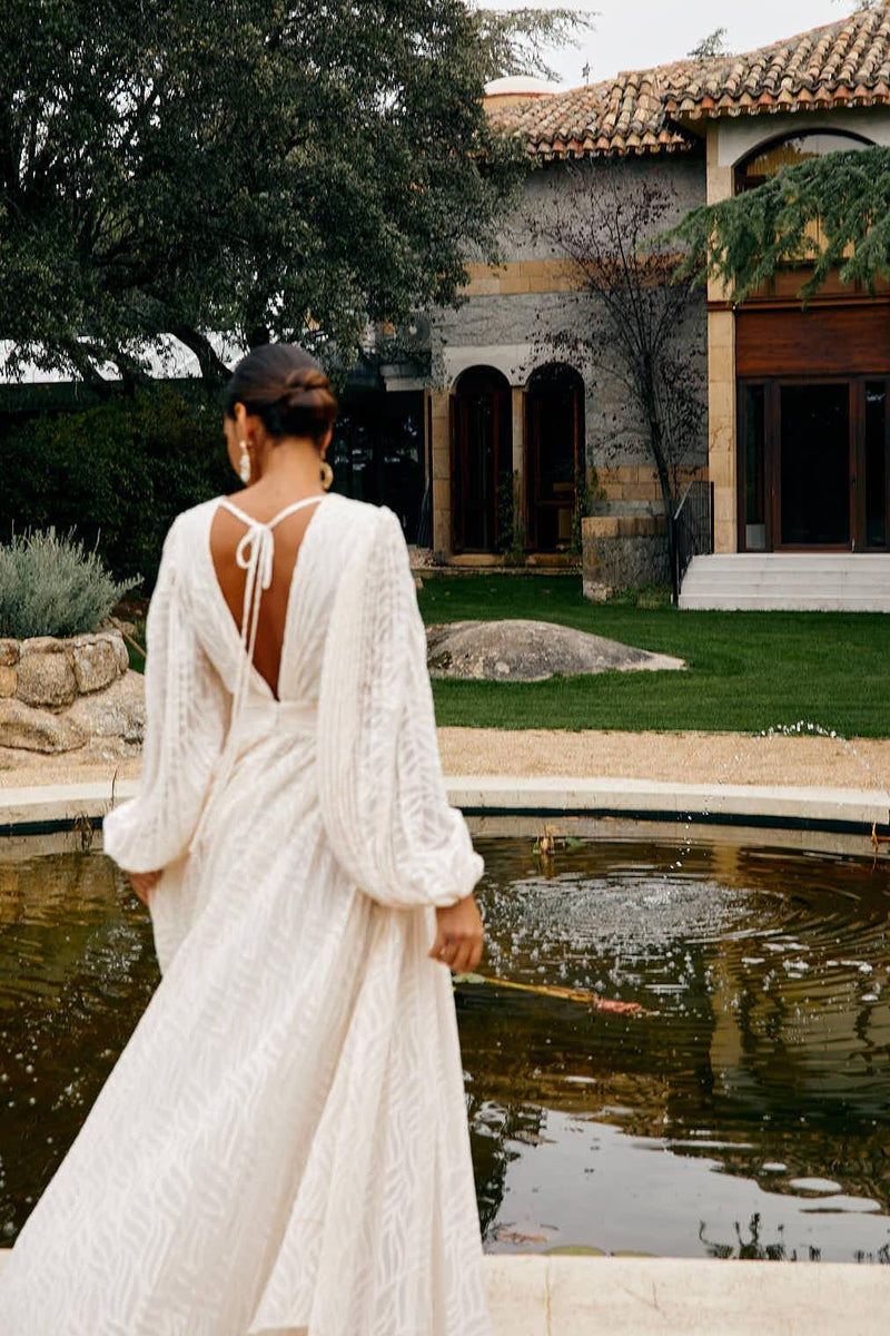 Gracefully Styled Dress for Any Occasion