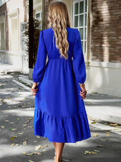 Beautifully Finished Dress in a Timeless Design