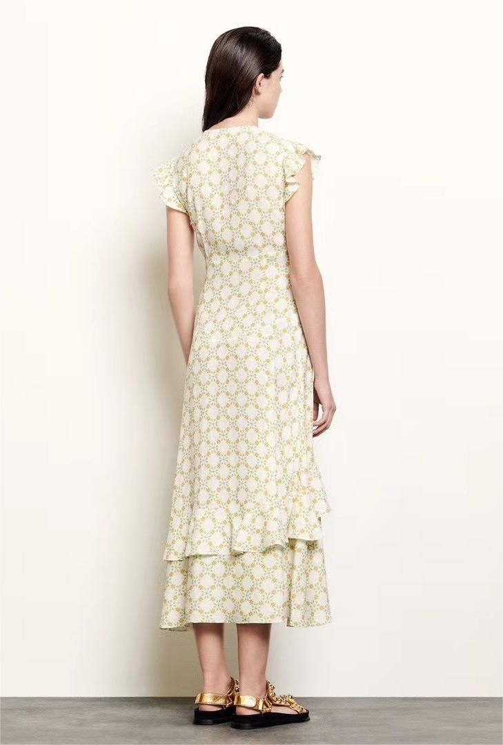 Sophisticated Dress with a Clean Classic Look