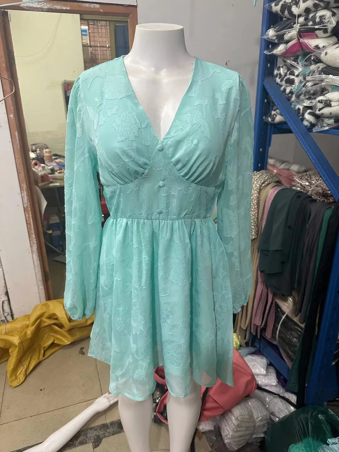Beautifully Finished Dress in a Timeless Design