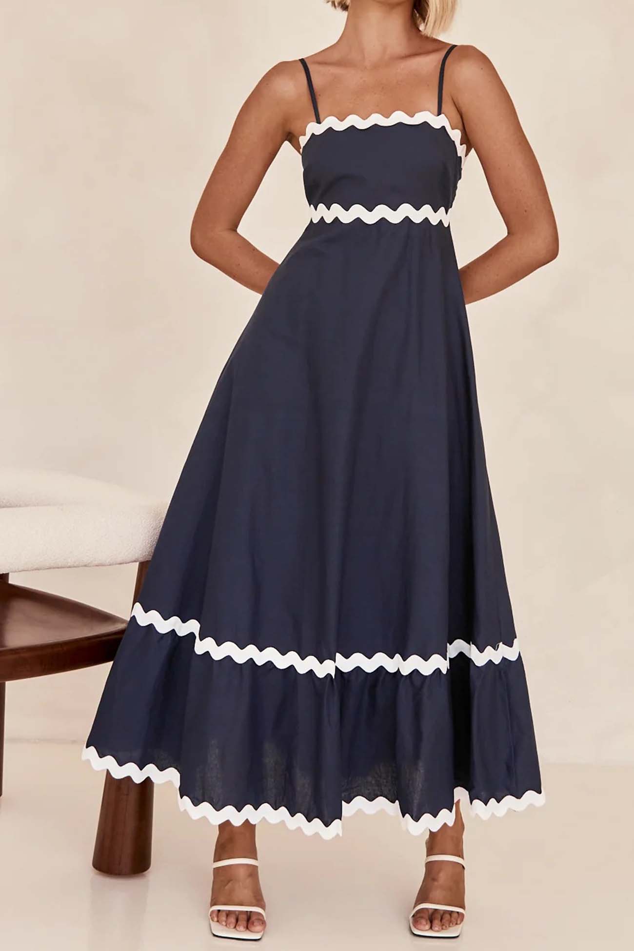 Beautifully Finished Dress in a Timeless Design