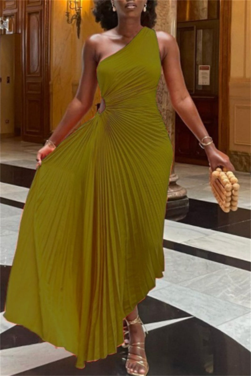 Well Tailored Dress with a Graceful Silhouette