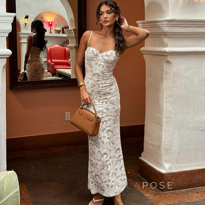Beautifully Finished Dress in a Timeless Design