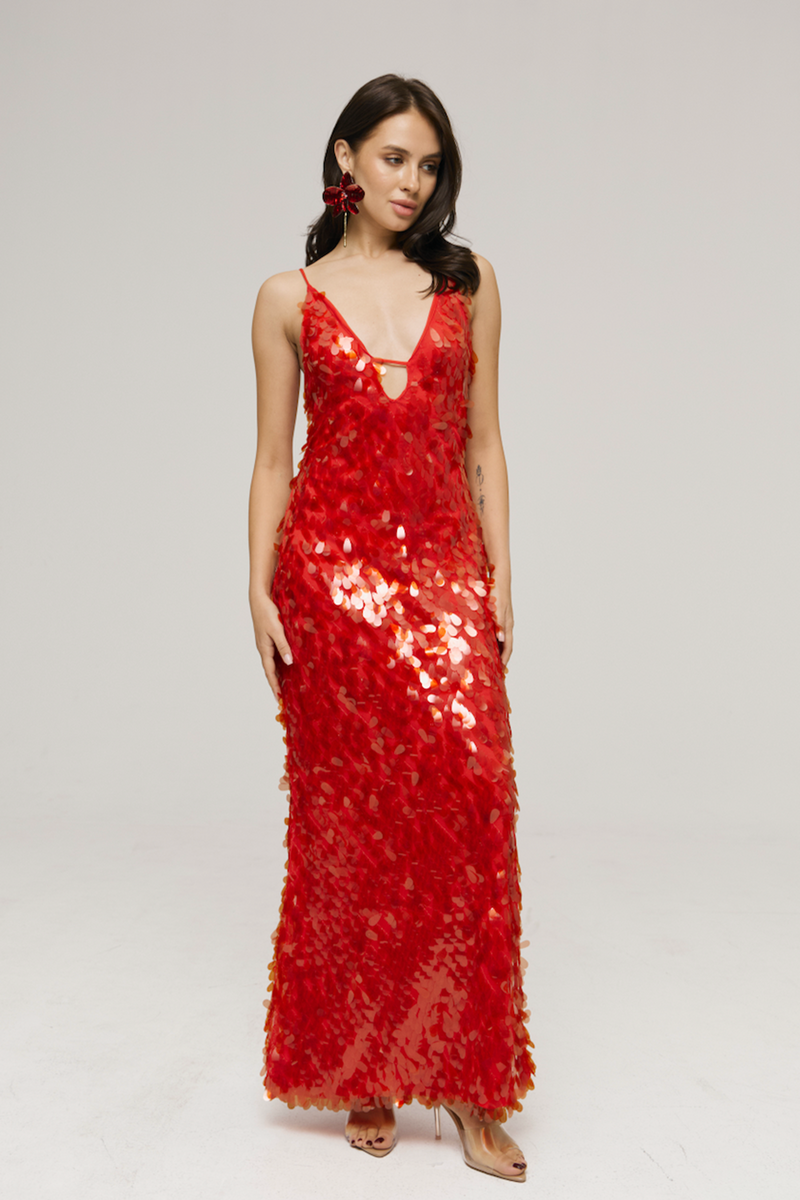 Gracefully Styled Dress for Any Occasion