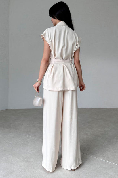 Well Tailored Pants with a Graceful Silhouette