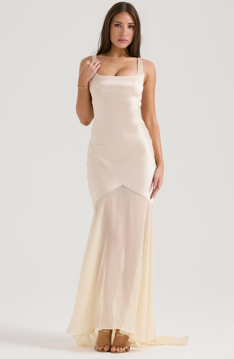 Gracefully Styled Dress for Any Occasion