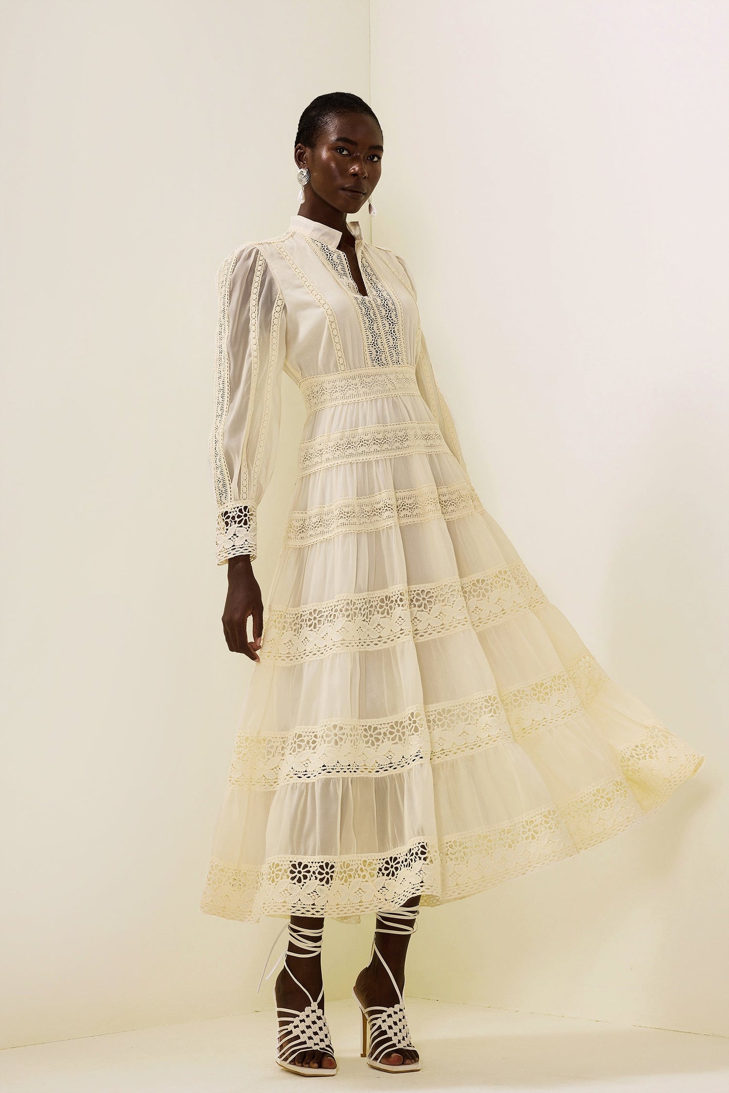 Well Tailored Dress with a Graceful Silhouette