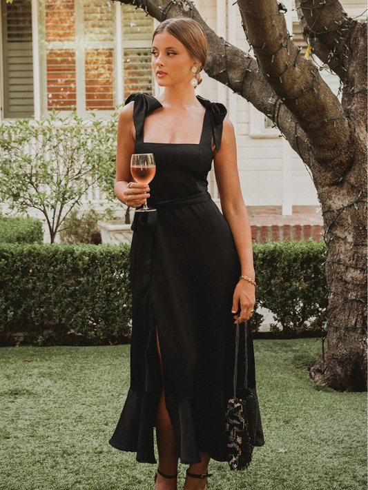 Gracefully Styled Dress for Any Occasion