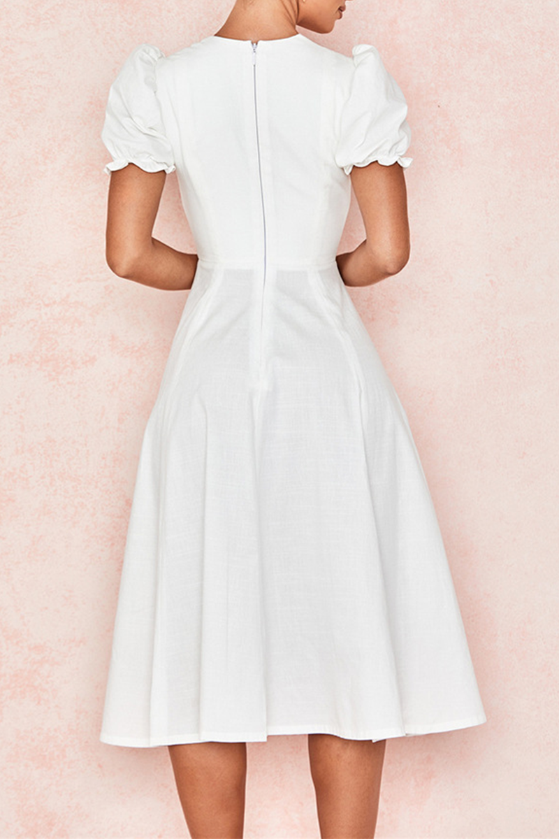 Well Tailored Dress with a Graceful Silhouette