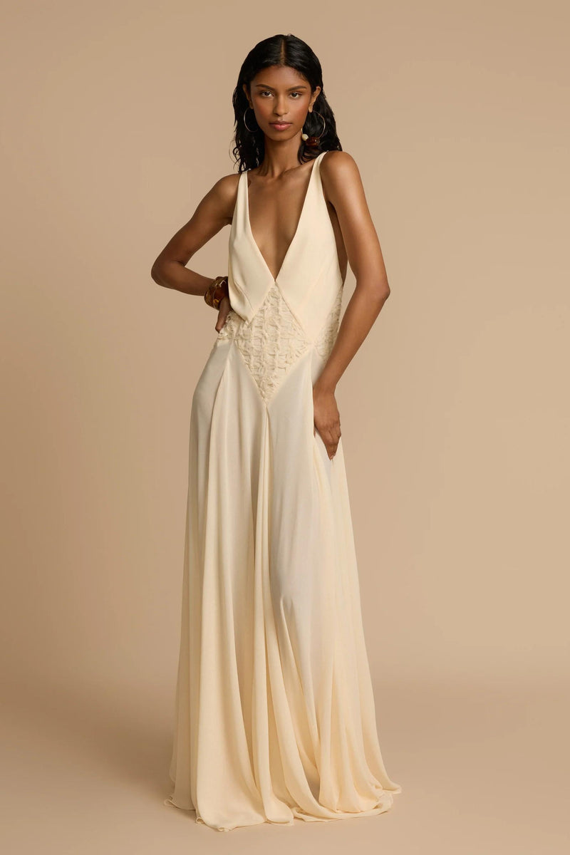 Beautifully Finished Dress in a Timeless Design