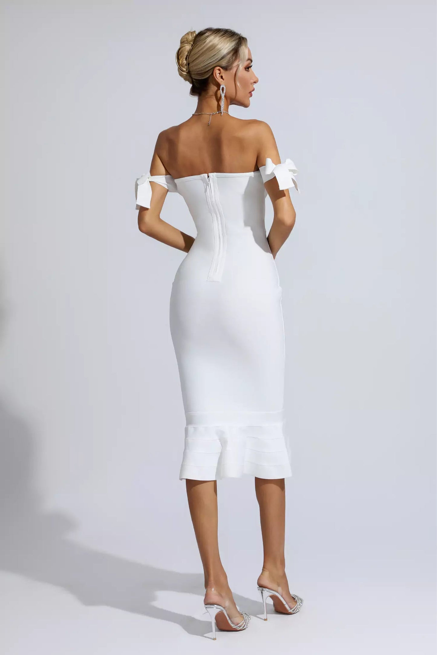 Well Tailored Dress with a Graceful Silhouette