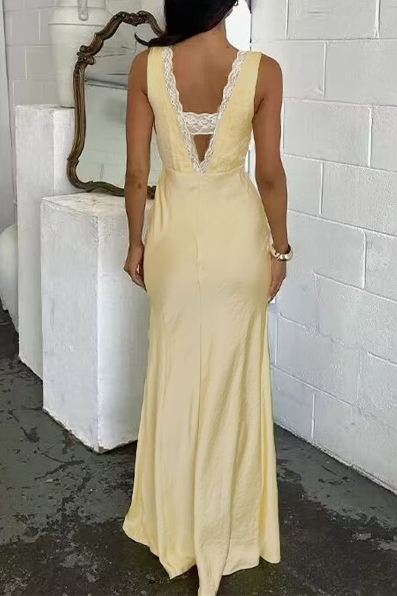 Beautifully Finished Dress in a Timeless Design