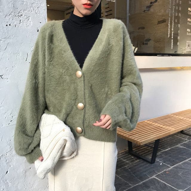 Well Tailored Cardigan with a Graceful Silhouette