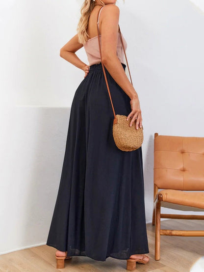 Effortlessly Elegant Pants with a Timeless Design