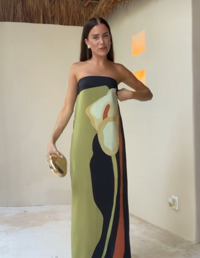 Well Tailored Dress with a Graceful Silhouette