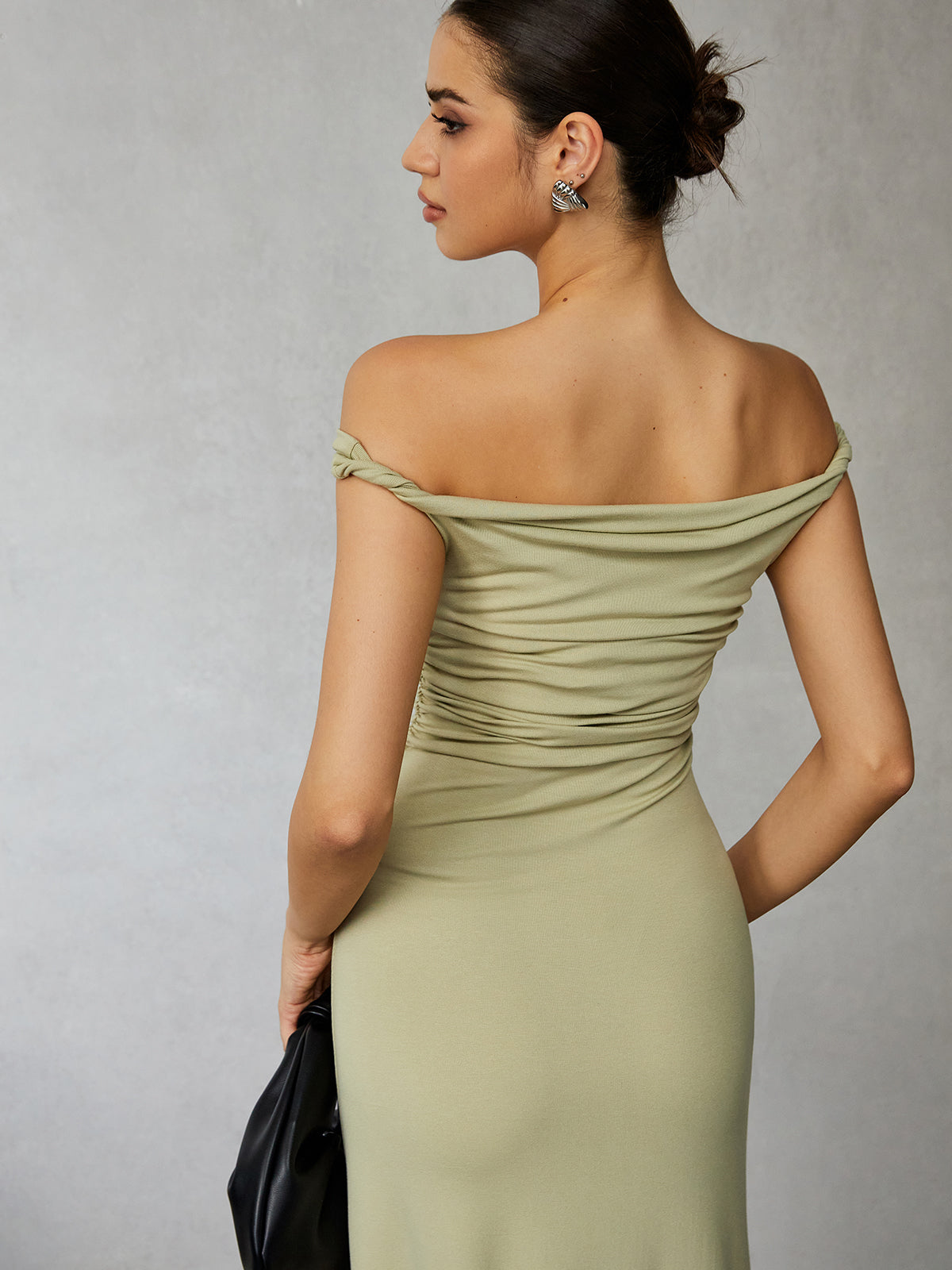 Effortlessly Elegant Dress with a Timeless Design
