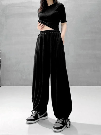 Effortlessly Elegant Pants with a Timeless Design