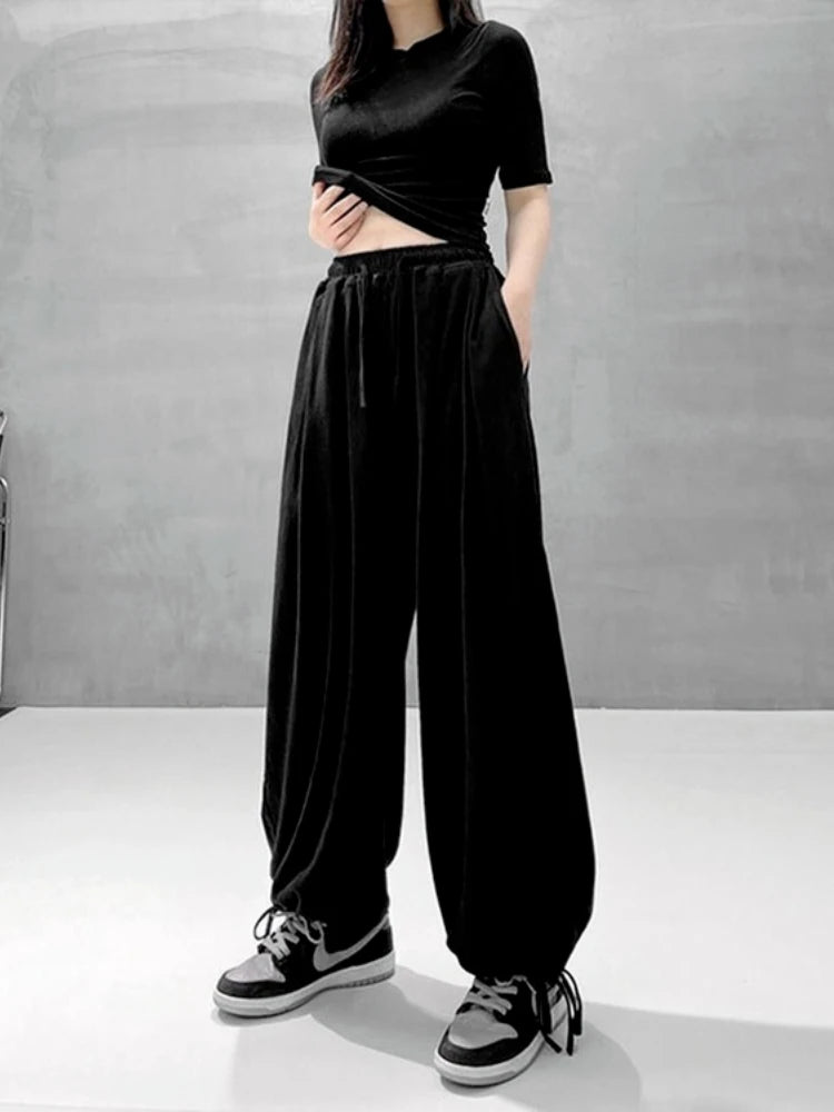 Effortlessly Elegant Pants with a Timeless Design