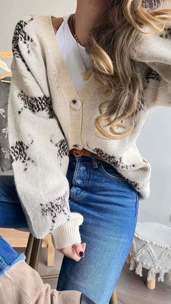 Effortlessly Elegant Jacket with a Timeless Design