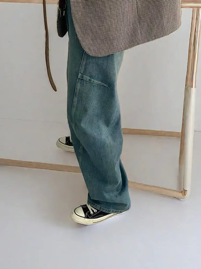 Effortlessly Elegant Pants with a Timeless Design