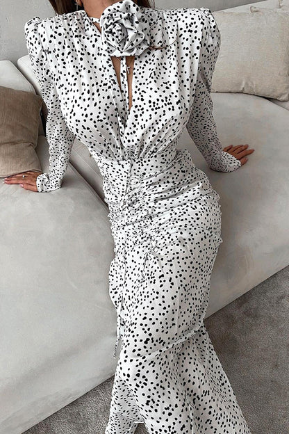 Effortlessly Elegant Dress with a Timeless Design