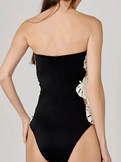Effortlessly Elegant Garment with a Timeless Design