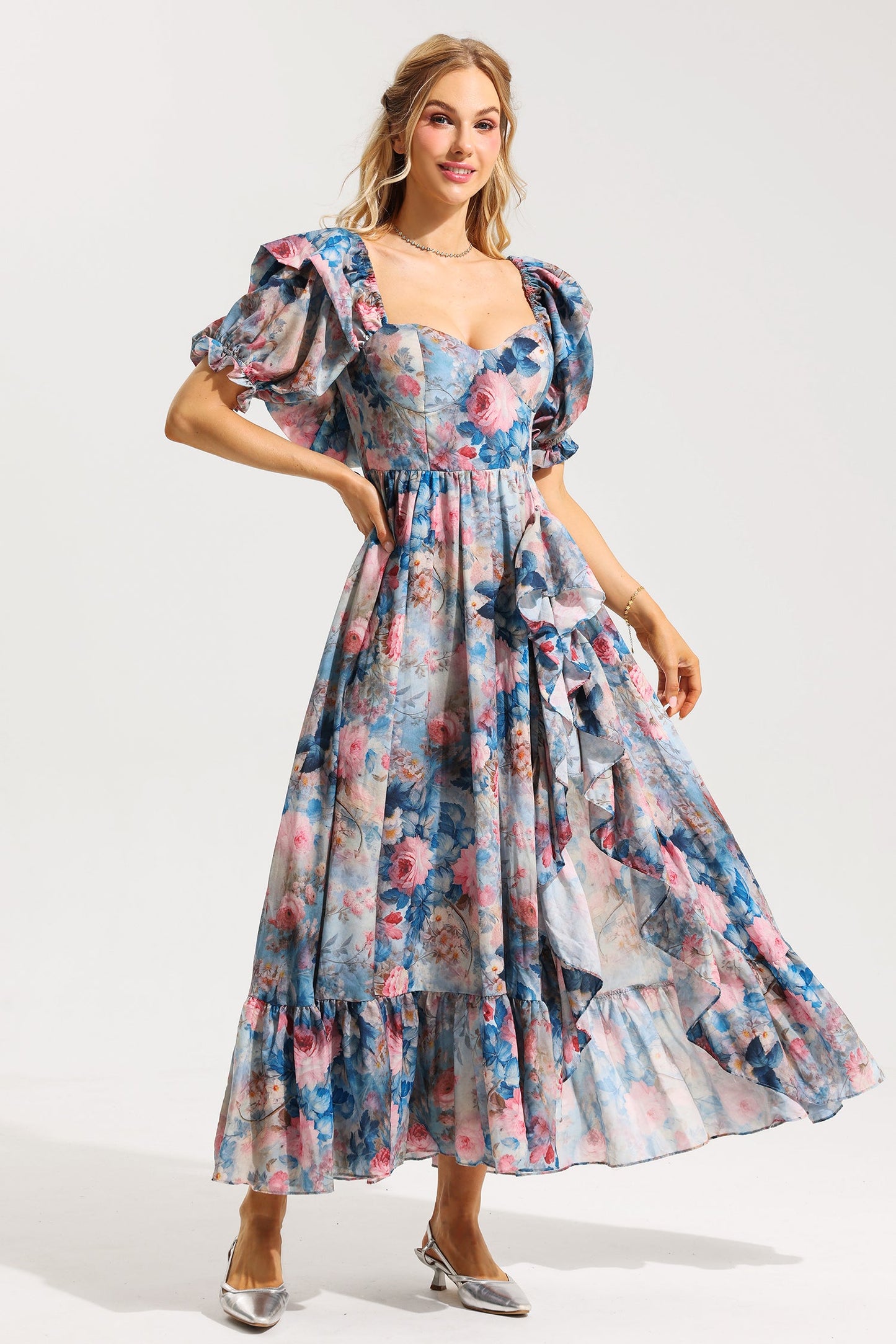 Beautifully Finished Dress in a Timeless Design