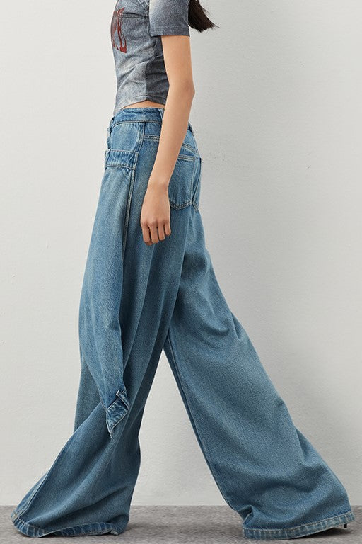 Effortlessly Elegant Garment with a Timeless Design