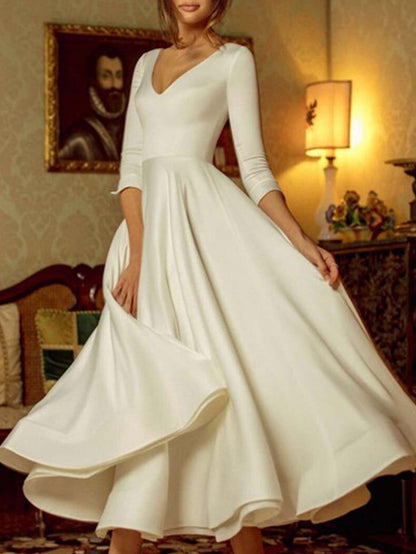 Effortlessly Elegant Dress with a Timeless Design