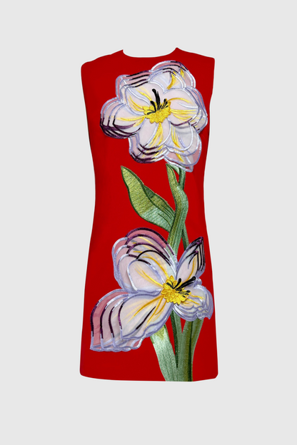 Well Tailored Dress with a Graceful Silhouette
