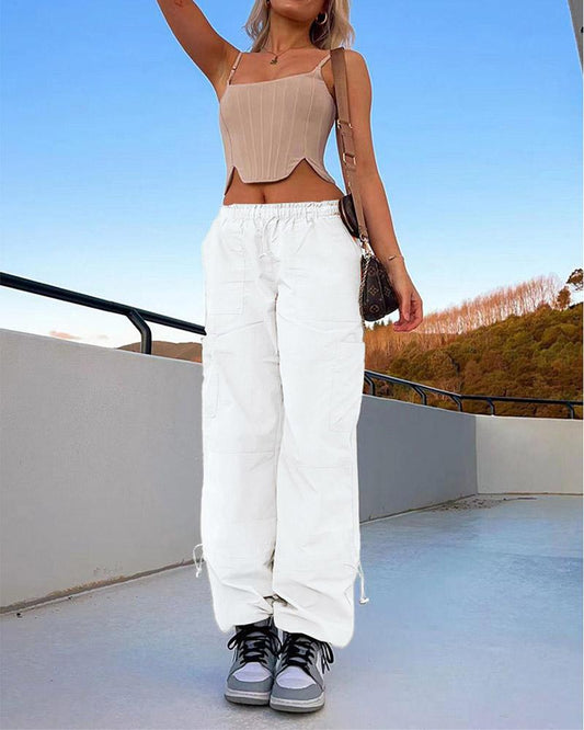 Effortlessly Elegant Pants with a Timeless Design